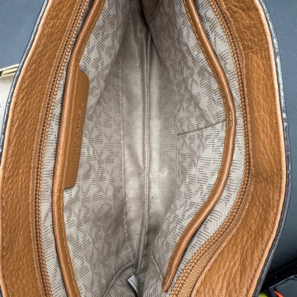 Michael Kors Brown Tan Crossbody Acorn Jet Set - Picture 6 of 6